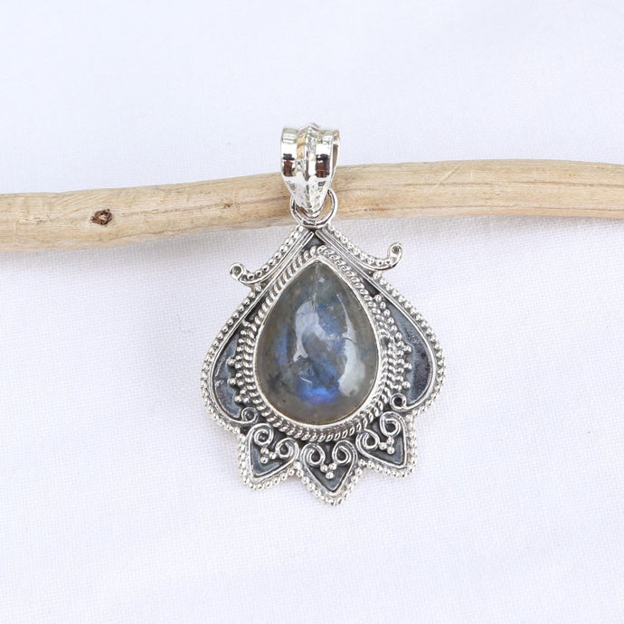 Promotion - Pendentif en argent travaillé et labradorite