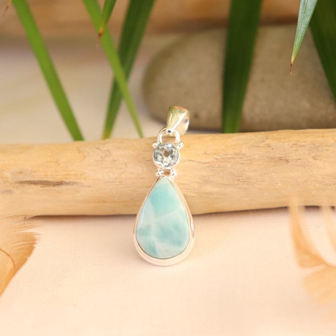 Pendentif en argent larimar et topaze bleue