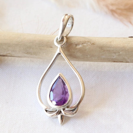 Pendentif forme poire en argent et améthyste facettée 