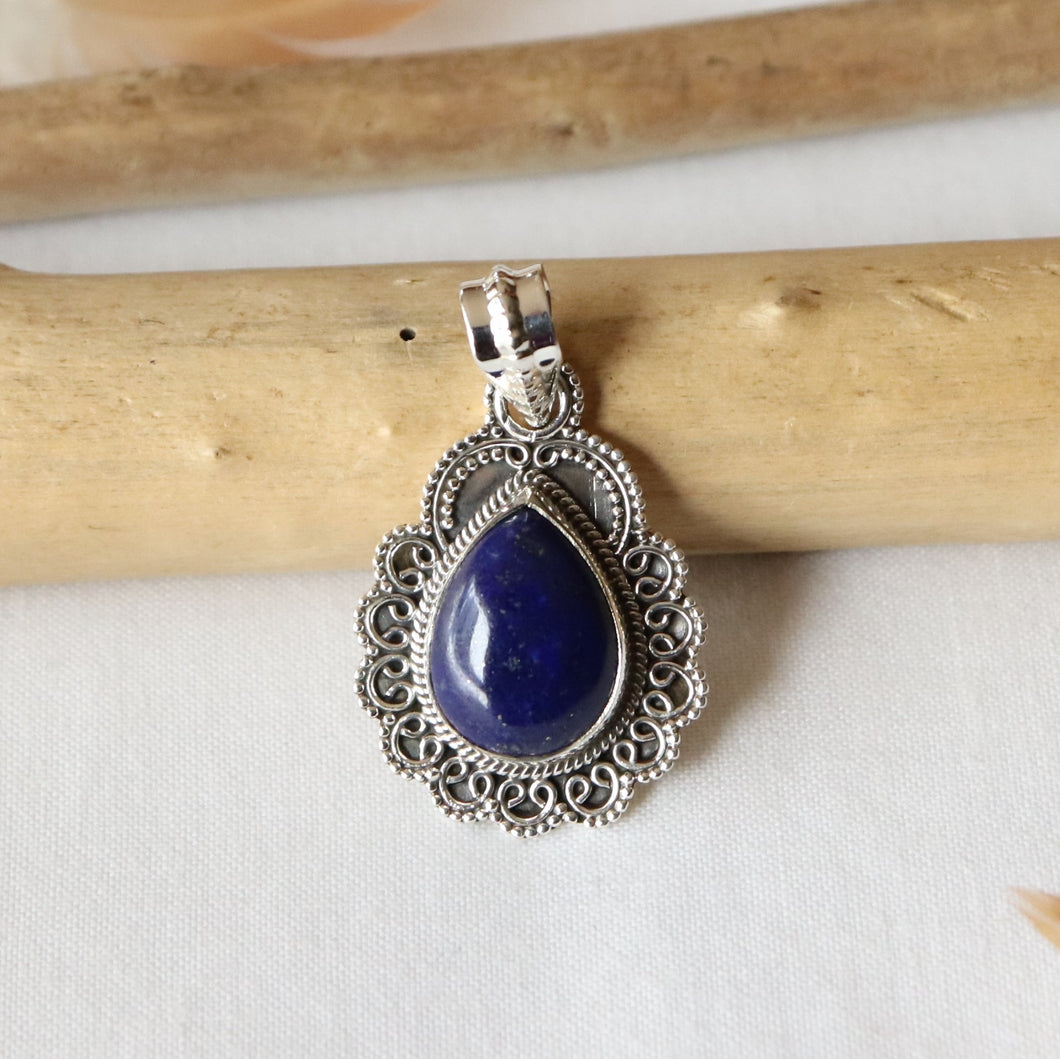 Pendentif en argent ciselé et lapis-lazuli - Petite Rainette