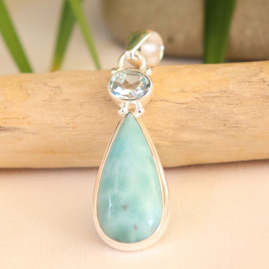 Pendentif en argent avec larimar en forme de poire et topaze bleue à facettes - Petite Rainette