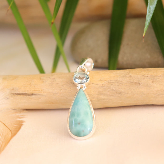 Pendentif en argent larimar et topaze bleue