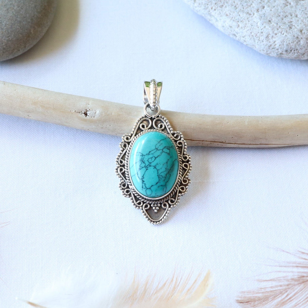 Pendentif en argent travaillé et turquoise - Bijoux Cailloux Bambou