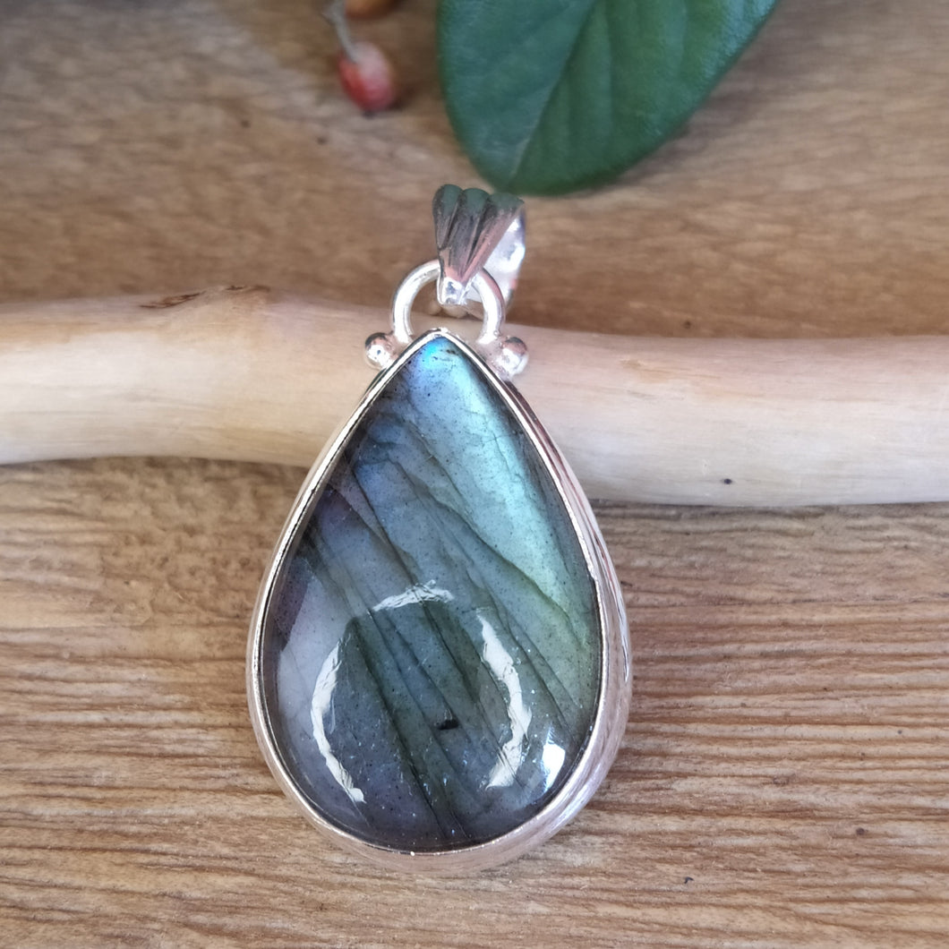 Pendentif en argent et labradorite - Petite Rainette