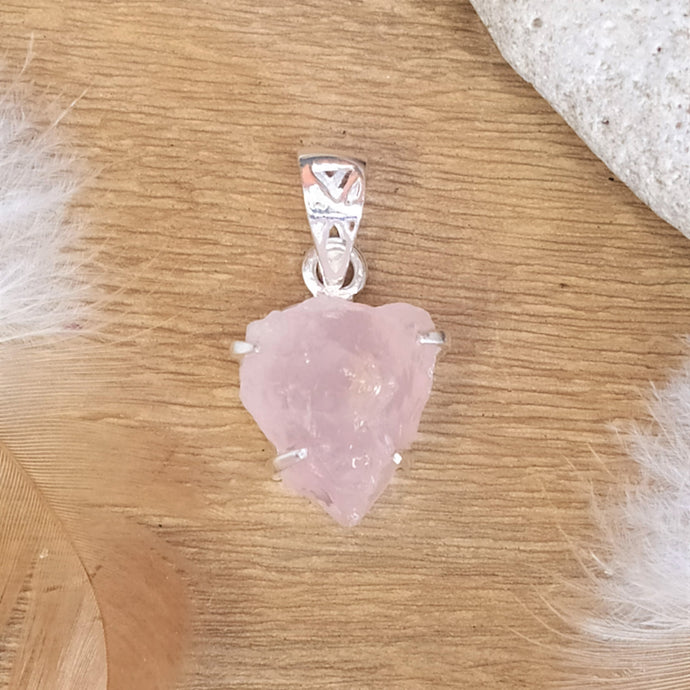 Pendentif en argent et quartz rose brut - Bijoux Cailloux Bambou