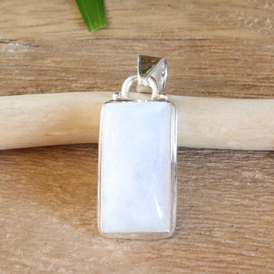 Pendentif rectangulaire en argent et pierre de lune 
