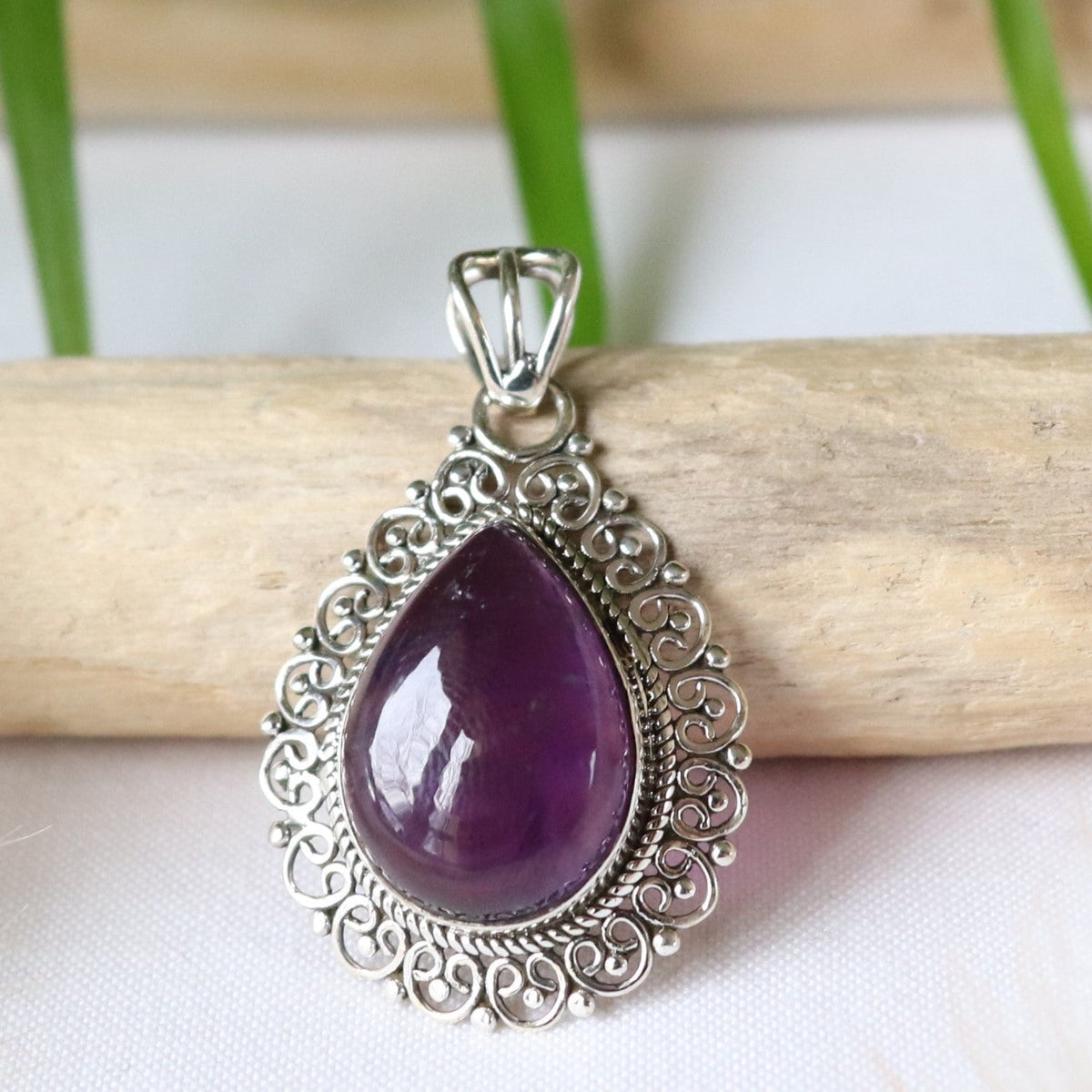 Pendentif forme poire en argent ciselé et améthyste - Petite Rainette