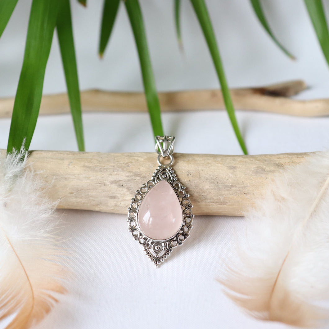 Pendentif forme goutte en argent et quartz rose - Bijoux Cailloux Bambou