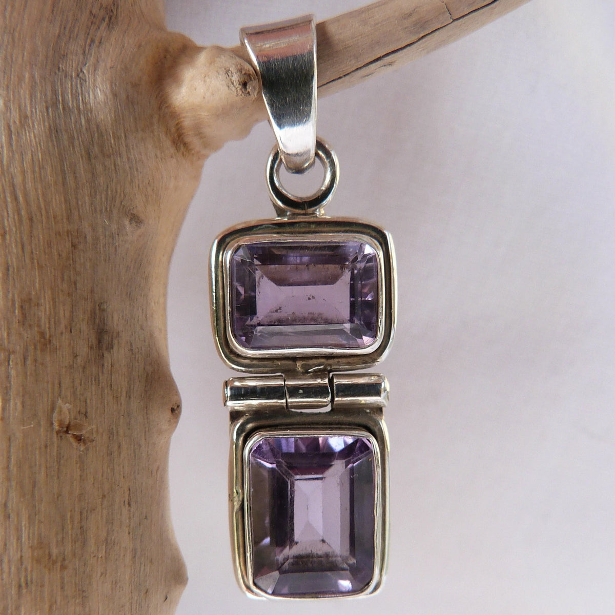 Pendentif en argent avec 2 améthystes rectangulaires facettées