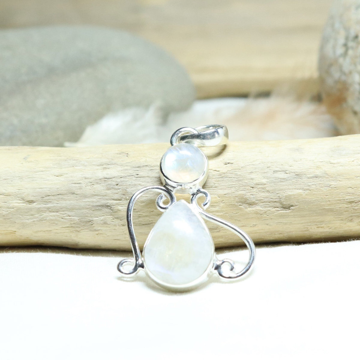 Pendentif fantaisie en arfent avec 2 pierres de lune