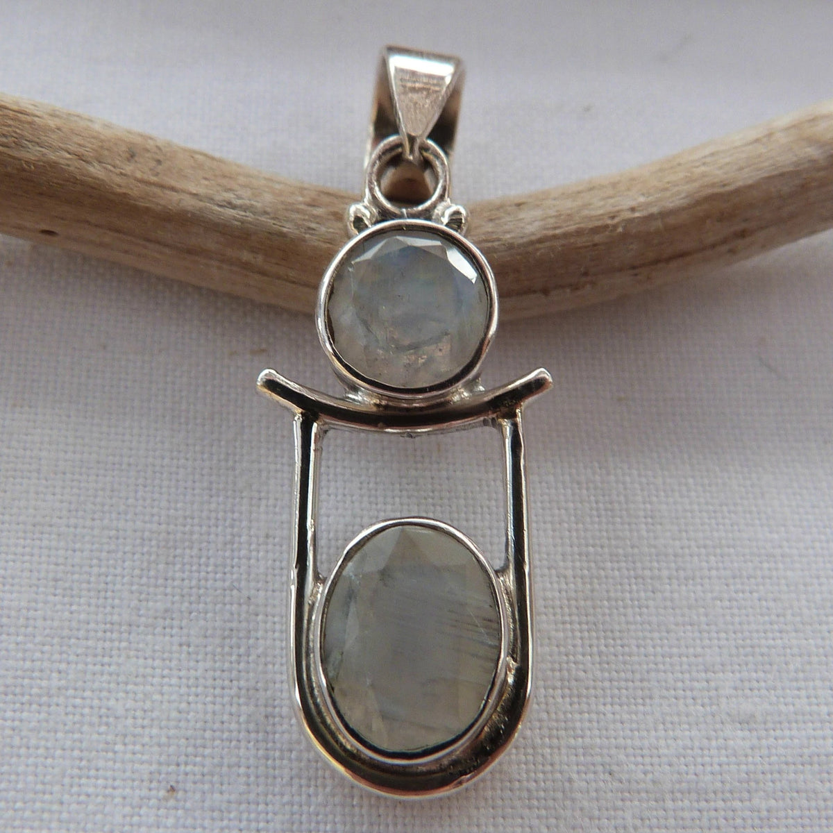 Pendentif fantaisie en argent et pierre de lune 