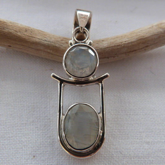Pendentif fantaisie en argent et pierre de lune 