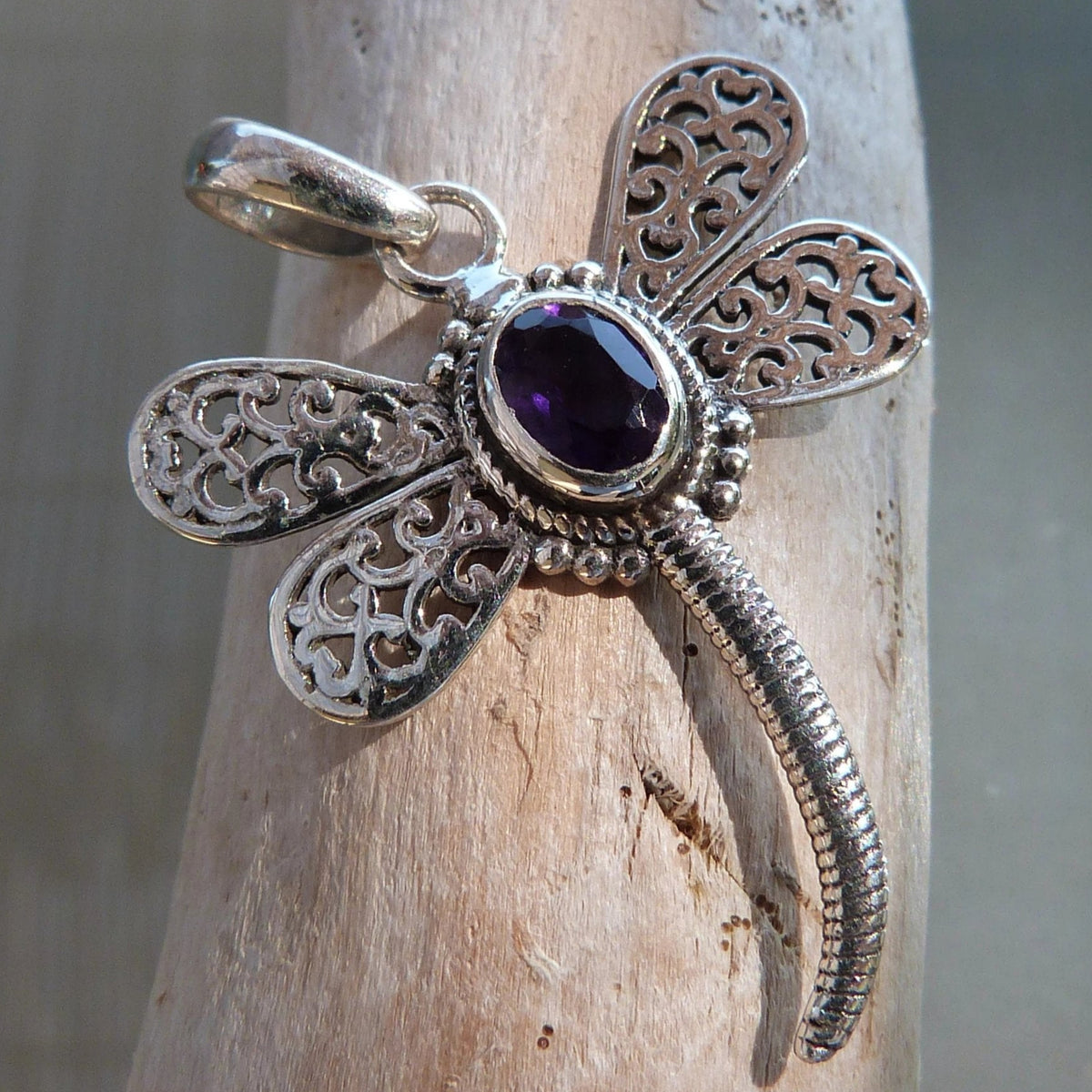 Pendentif libellule en argent ciselé et améthyste 