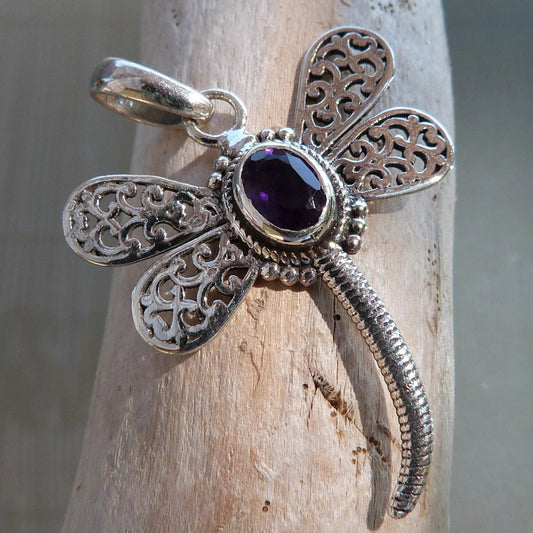 Pendentif libellule en argent ciselé et améthyste 