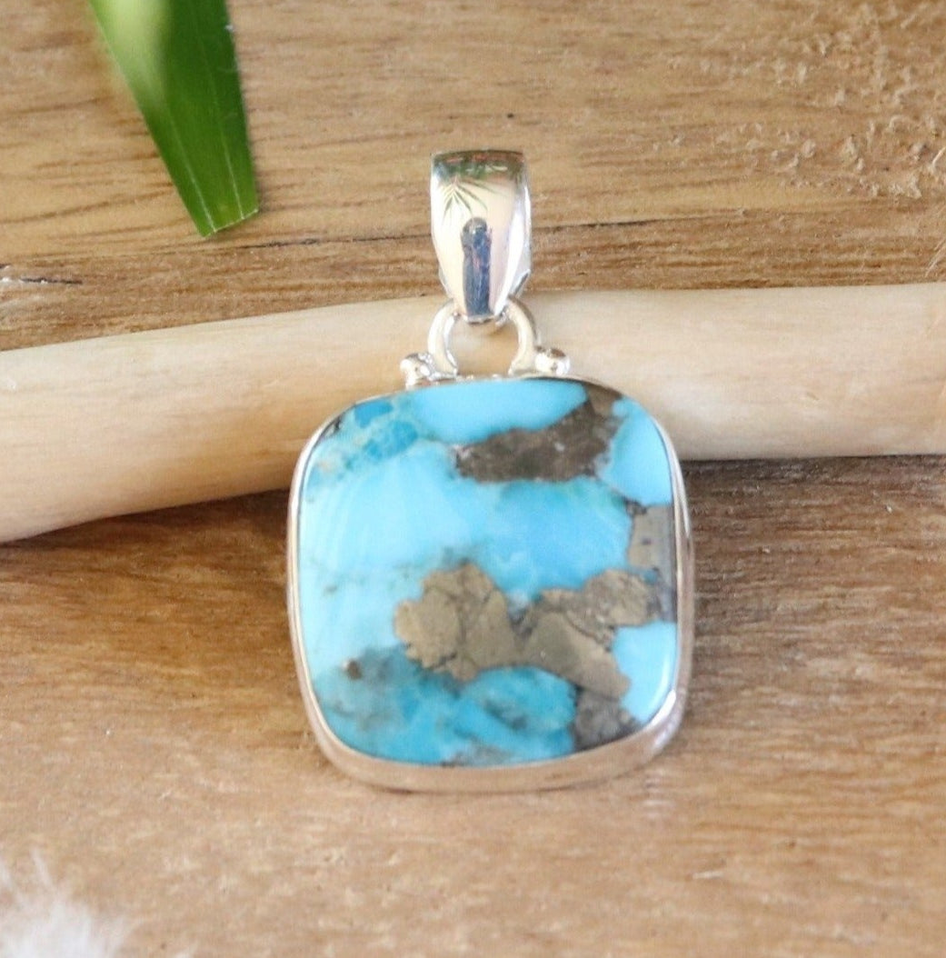 Pendentif carré en argent et turquoise à inclusion de pyrite - Petite Rainette