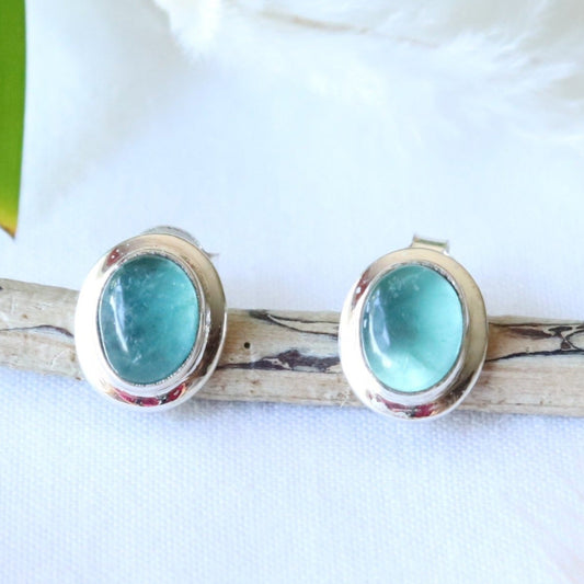 Clous d'oreilles en argent et apatite ovale