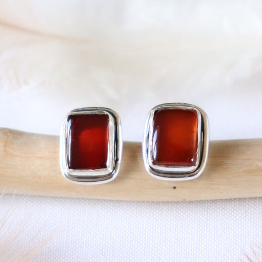 Clous d'oreilles rectangulaires en argent et cornaline - Petite Rainette