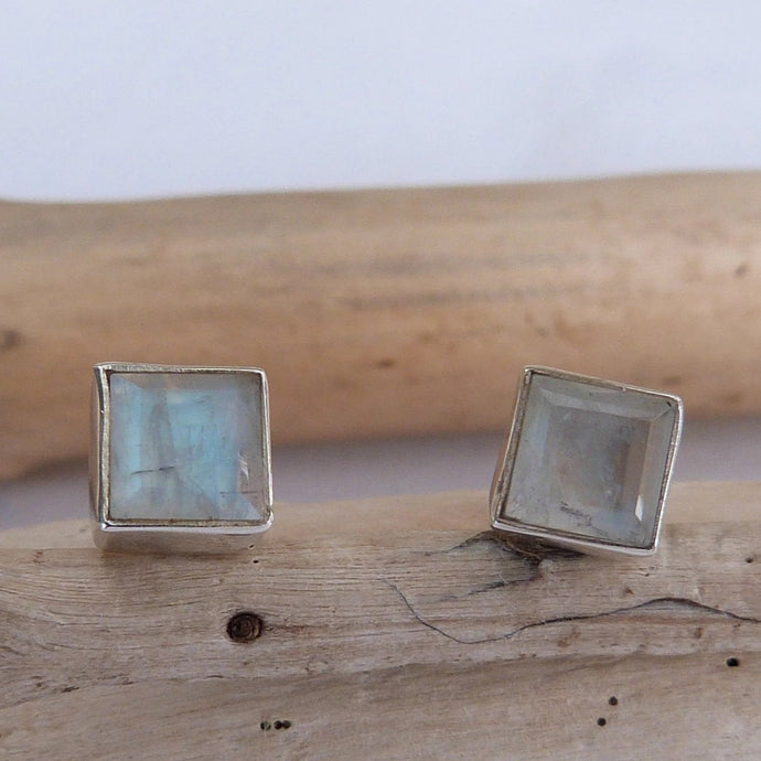 Boucles d'oreilles puces en argent et pierre de lune - Petite Rainette