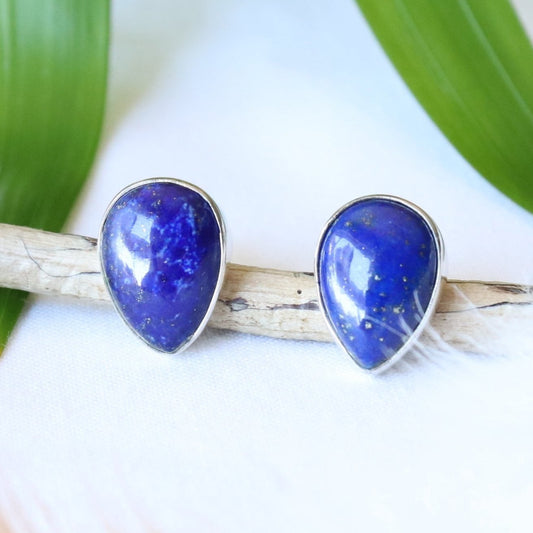 Clous d'oreilles forme goutte en argent et lapis-lazuli 