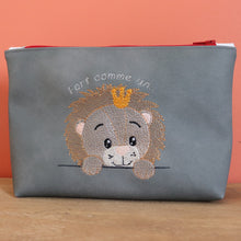 Charger l&#39;image dans la galerie, Trousse brodée petit lion - Petite Rainette