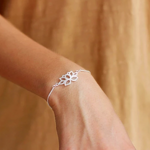 Bracelet fleur de lotus en argent brossé - Bijoux Cailloux Bambou