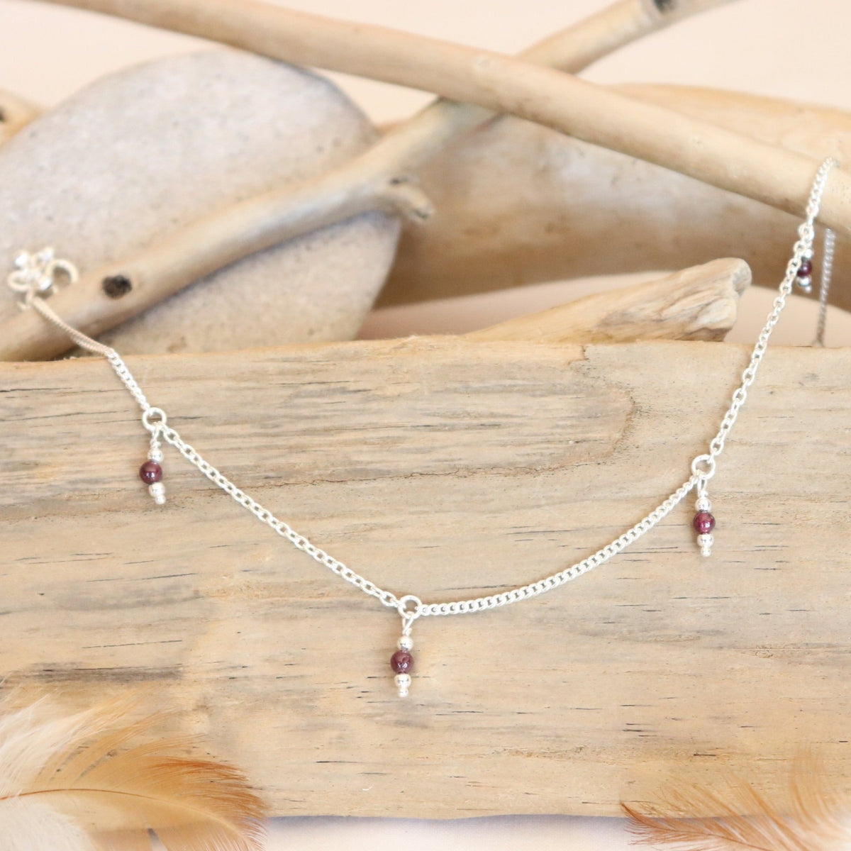 Chaîne de cheville en argent et grenat - Petite rainette