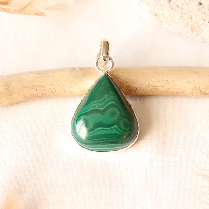 Pendentif forme goutte en argent et malachite - Bijoux Cailloux Bambou