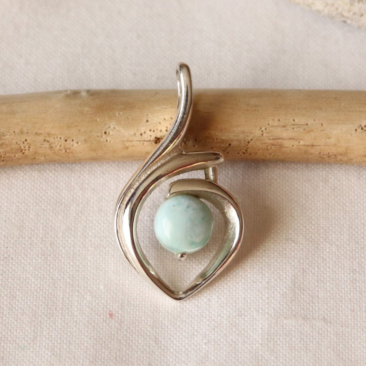 Pendentif forme goutte en argent et larimar 