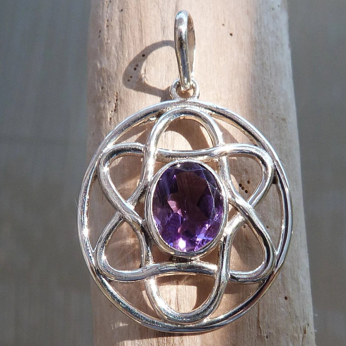 Pendentif fleur en argent et améthyste ovale facettée