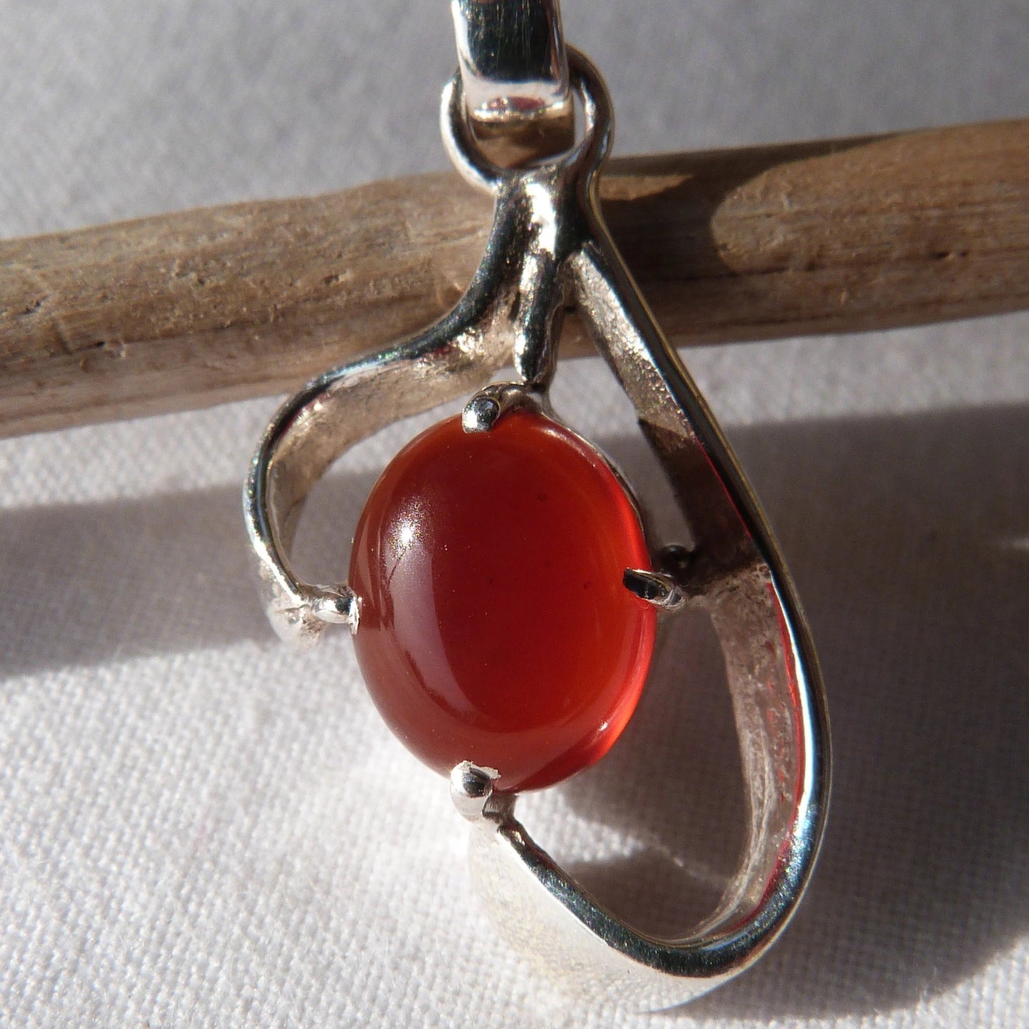 Pendentif en argent et cornaline ovale 