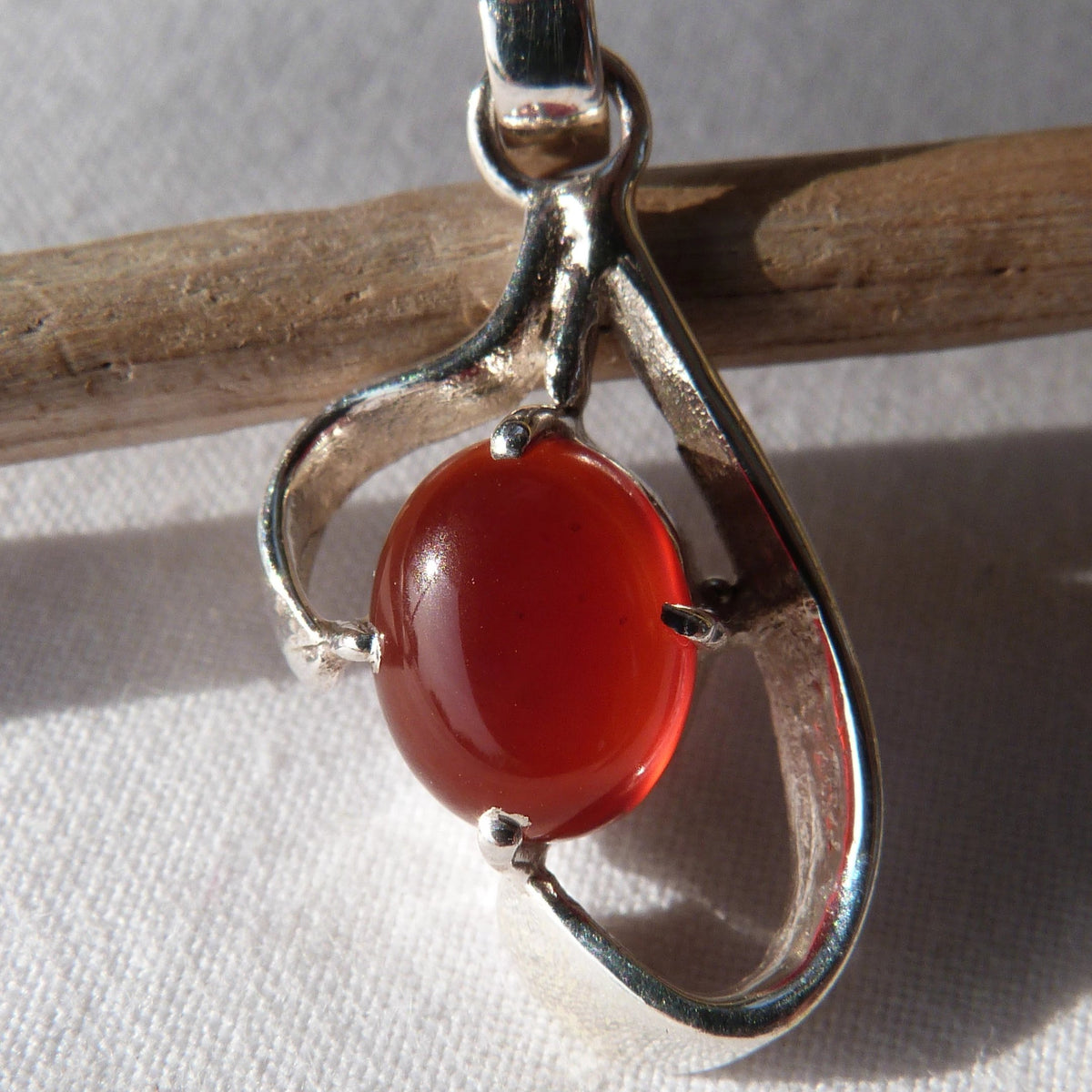 Pendentif en argent et cornaline ovale 