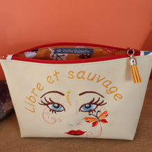 Charger l'image dans la galerie, trousse femme brodée visage féminin libre et sauvage écru